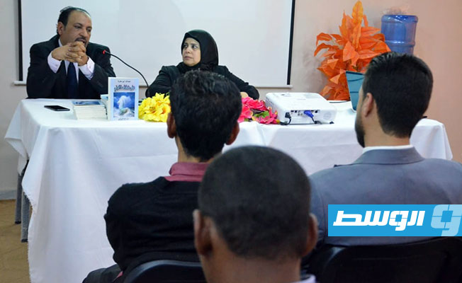 الصحفي عبدالله أبوعذبة يوقع كتابه الثاني بقاعة المسرح البلدي في سبها