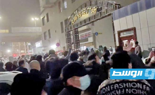 احتجاجات في إقليم شينجيانغ الصيني بسبب إجراءات الإغلاق