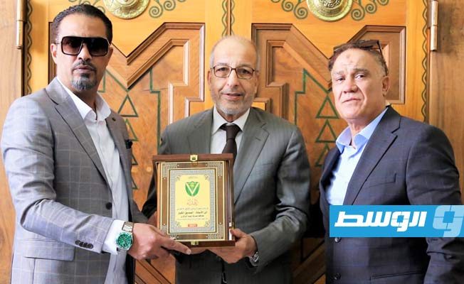المصرف المركزي يبحث حل أزمات نادي النصر