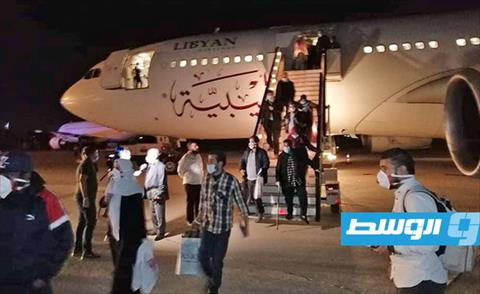 غدا تبدأ رحلات عودة عالقي «كورونا» من برج العرب إلى معيتيقة