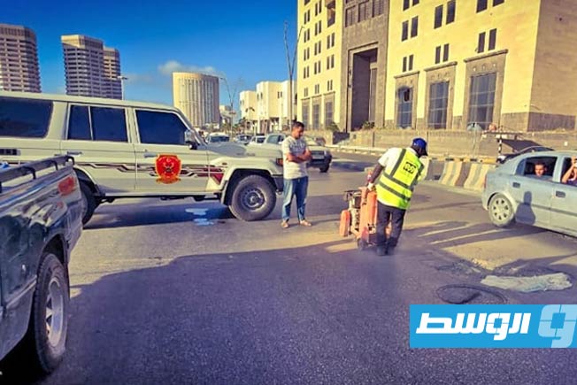 «الإسكان»: رصف طرق وعلاج هبوطات أرضية في عدد من مناطق طرابلس