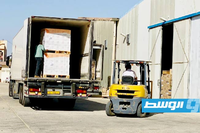 توزيع شحنة من مشغلات غسيل الكلى على عدد من المستشفيات