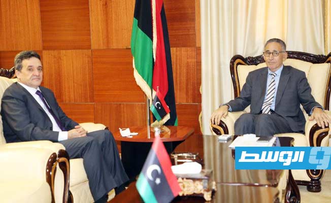 الحويج والغويل يتطلعان إلى توحيد السياسات الاقتصادية والتجارية والمالية