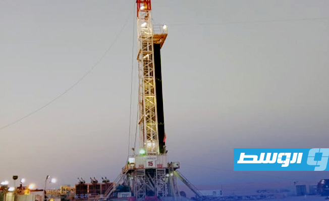 مؤسسة النفط: بدء الإنتاج من بئر استكشافية في حوض مرزق بمعدل 560 برميل نفط يوميا