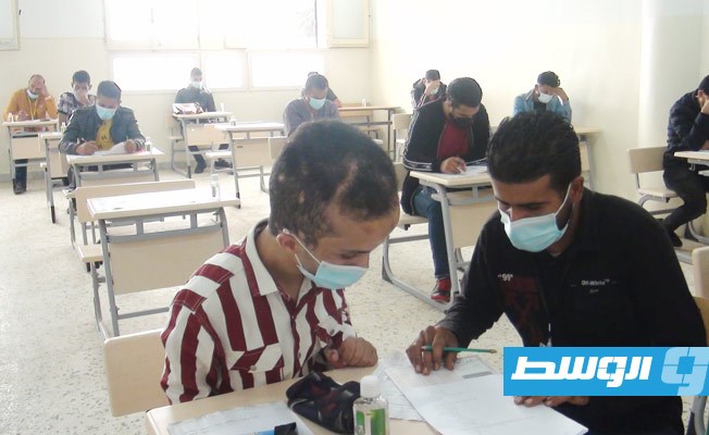 الطلاب يواصلون أداء امتحانات الشهادة الثانوية لليوم الثاني