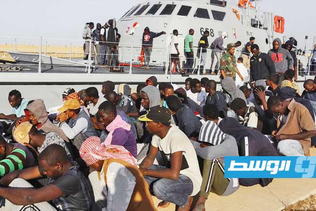 غادروا من ليبيا.. اليونان تنقذ 545 مهاجرا على متن قارب صيد قبالة غافدوس