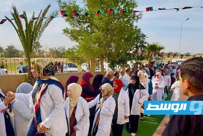 فريق طبي متخصص في العيون يزور بلدية الجليدة