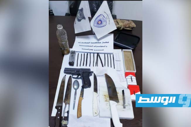 ضبط 3 تجار مخدرات بحوزتهم سلاح ناري في مصراتة