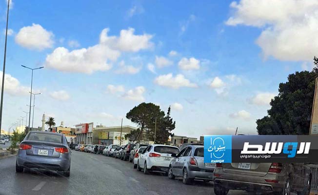 بعد عودة طوابير السيارات.. «البريقة» تضخ 6 ملايين لتر بنزين بمستودع طرابلس
