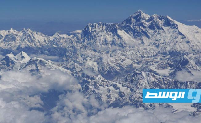 متسلق أميركي.. أول أجنبي يفقد حياته خلال الصعود على «إيفرست» هذا الموسم