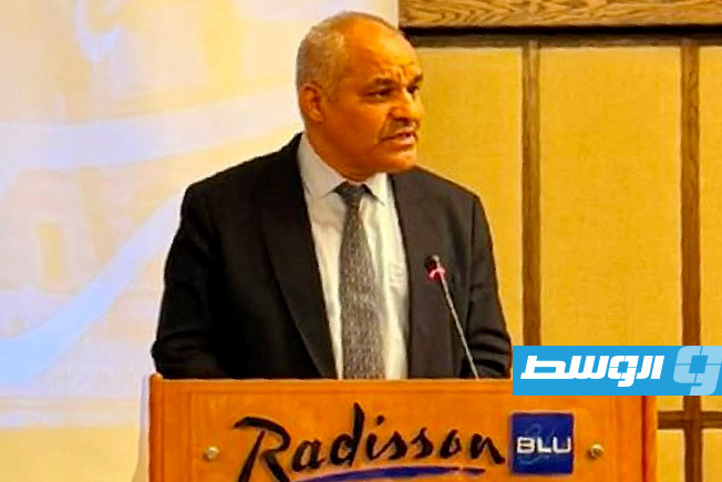 محافظ «المركزي» يتمسك بخفض الدولار مقابل الدينار