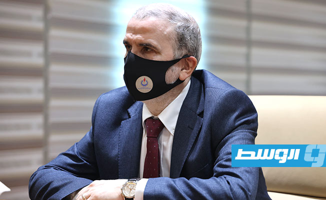 صنع الله يوجه بدراسة إنشاء معهد نفطي في سبها