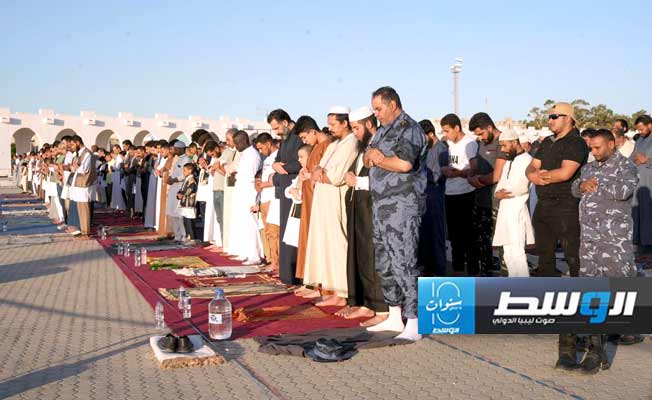 صلاة العيد في ساحة الكيش ببنغازي (صور)