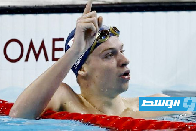 السباح الفرنسي مارشان يحطم الرقم القياسي لسباق 200 م ببطولة العالم