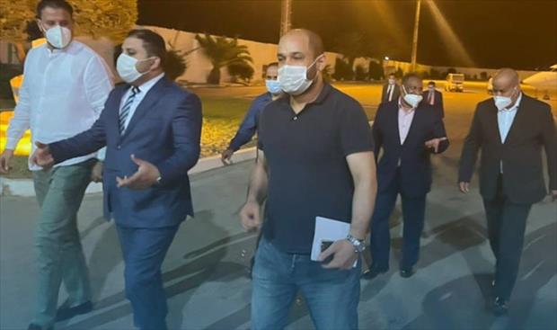 وفد حكومي يصل مطار قرطاج التونسي.. و«معيتيقة» يستقبل أولى رحلات العالقين