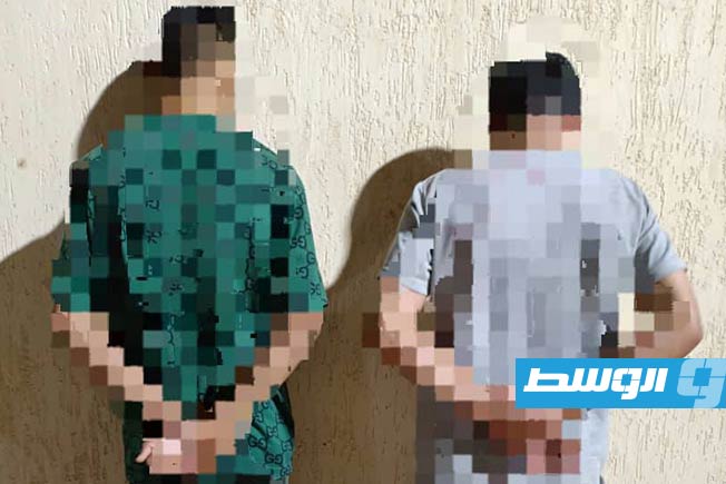مداهمة وكر لتعاطي الخمور والمخدرات في أجدابيا