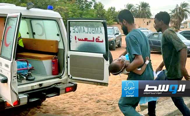 «الإسعاف» يخرج 45 عالقا جراء الأمطار في الكفرة (فيديو)