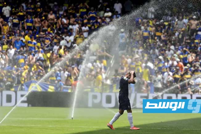 «فيفا» يقر استراحة إجبارية لشرب المياه في مونديال 2026 لحماية اللاعبين