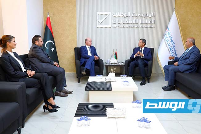 السايح يطلع سفير سويسرا على استعدادات المفوضية لانتخابات المجموعة الثالثة للبلديات