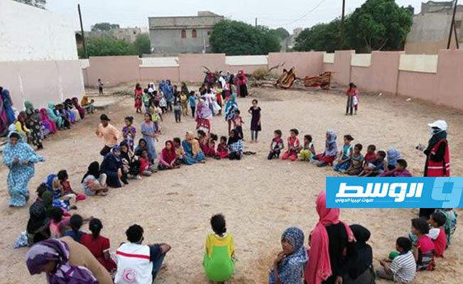 بالصور.. الهلال الأحمر يدخل الفرحة على قلوب أطفال غات
