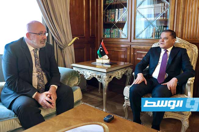 الدبيبة يبحث مع سفير بريطانيا استئناف الرحلات الجوية بين البلدين
