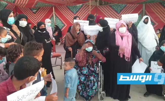 وقفة لسيدات يطالبن بتعويض عن منازلهن المدمرة في سرت