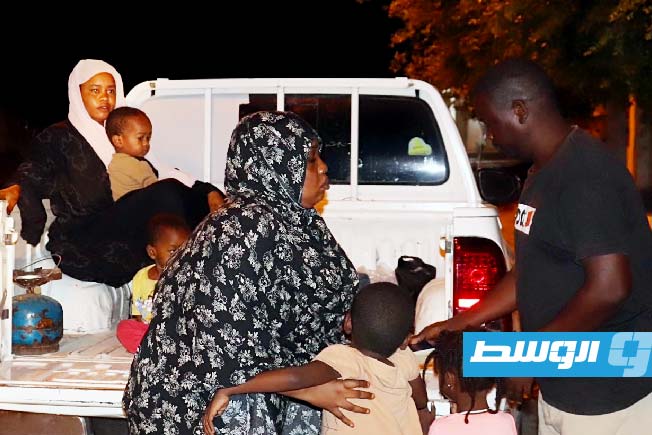 «أمن صبراتة» تداهم مواقع العمالة غير القانونية في المدينة وتضبط المئات منهم