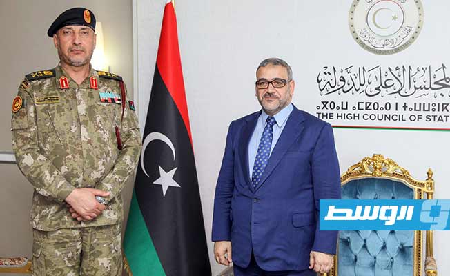 المشري يشدد على أهمية النأي بالمؤسسة العسكرية عن التجاذبات والتدخل في الحوار السياسي