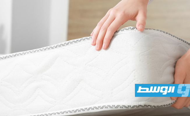 الخل وبيكربونات الصوديوم لتنظيف مرتبة السرير