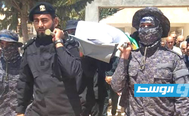 تشييع شرطي قُتل في «تمرد مسلح» بسجن مليتة (صور)