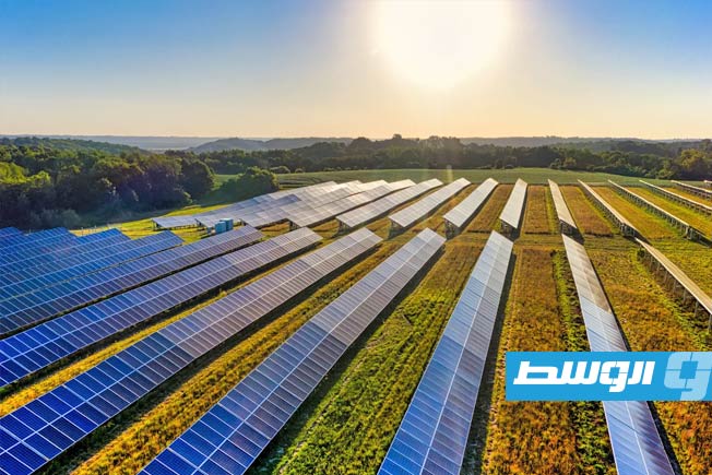 توقعات بنمو سوق الطاقة الشمسية إلى 1.6 تريليون دولار بحلول 2034