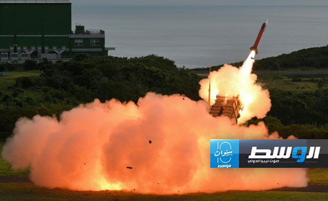 تايوان تجري مناورات إطلاق صواريخ في موقع حساس