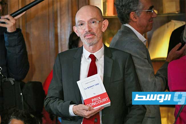 الكاتب الفرنسي لوران موفينييه يفوز بجائزة «غونكور»