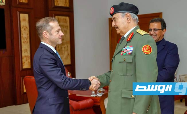 لقاء بين حفتر وسولير يتناول مساهمة فرنسا في مشاريع الإعمار والبنية التحتية