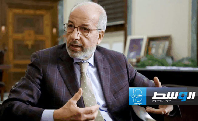 الكبير لـ«المونيتور»: سأظل في الخارج حتى حل أزمة «المركزي»