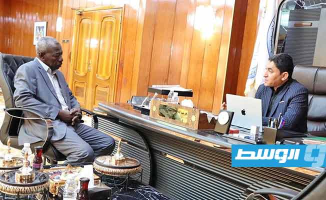 حكومة باشاغا تسلم مخصصات مكاتب العمل بعدة مناطق لتوفير احتياجاتها