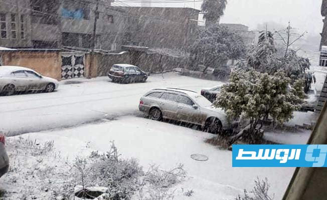 الثلوج تكسو مناطق الجبل الأخضر.. و«الأرصاد» تتوقع المزيد