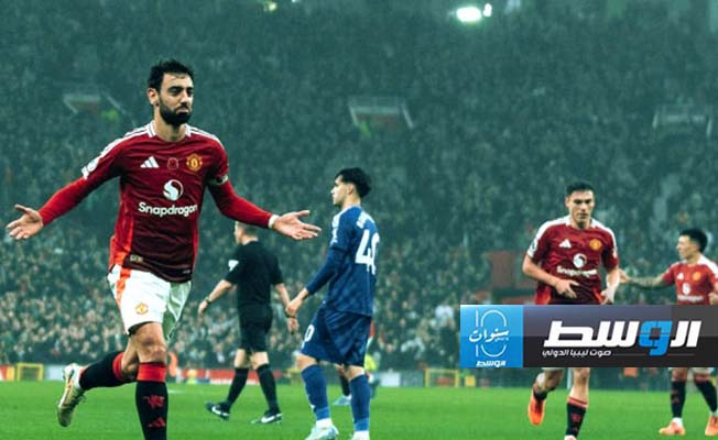 مانشستر يونايتد يسترد عافيته بثلاثية في ليستر سيتي