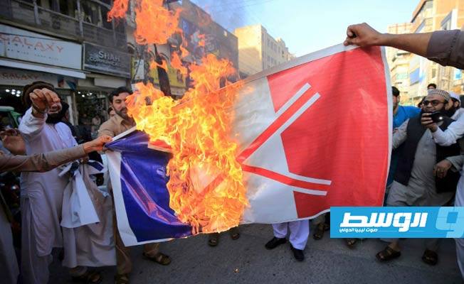 فرنسا تدعو رعاياها في الدول الإسلامية إلى توخي الحذر