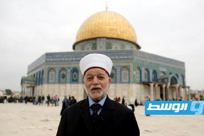 الاحتلال يبعد مفتي القدس والأراضي الفلسطينية 6 أشهر عن المسجد الأقصى