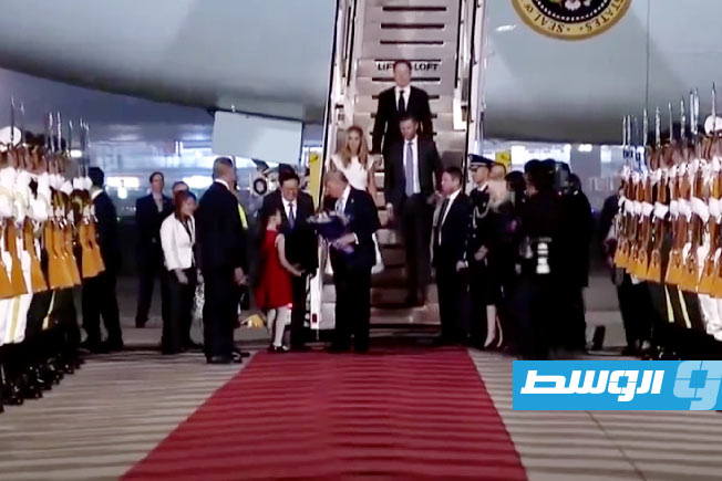 ترامب يصل بكين تمهيدًا لقمة مع نظيره الصيني