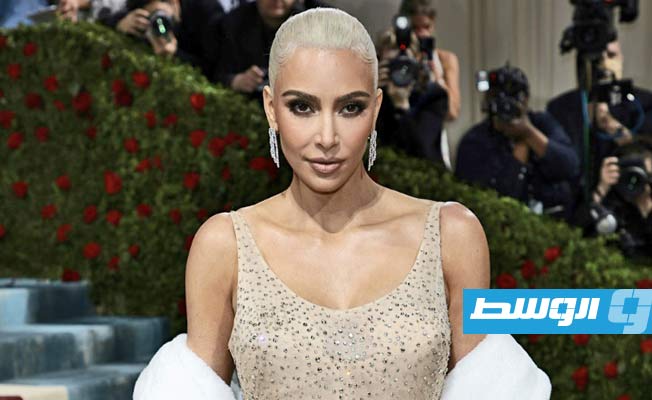 اتهام كارداشيان بالتسبب بأضرار في فستان لمارلين مونرو
