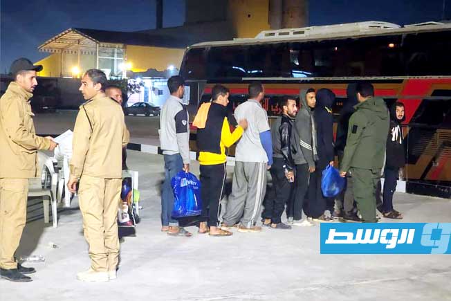 ترحيل 76 مصريًا من بنغازي