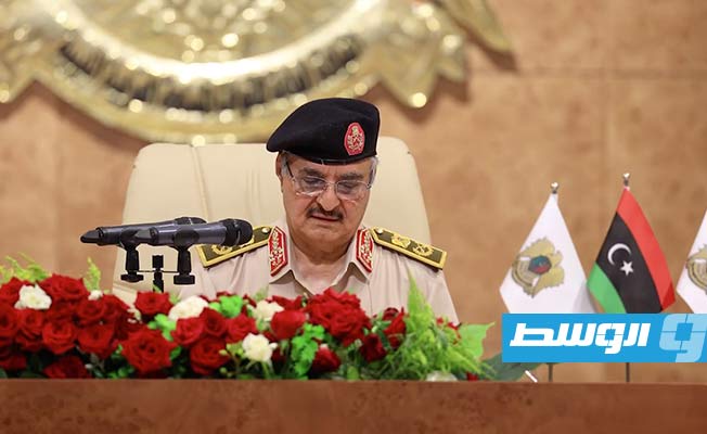 (فيديو) حفتر يطالب بتشكيل لجنة عليا لتوزيع الإيرادات بطريقة عادلة بين البلديات