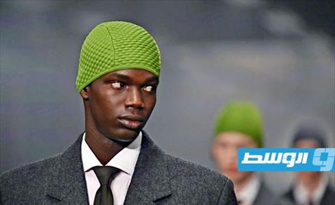 بالفيديو: «برادا» تعيد كلاسيكياتها في تصميمات شتاء 2025