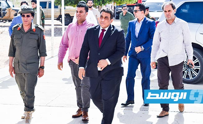 المنفي يزور النصب التذكاري لشهداء معركة القرضابية في سرت