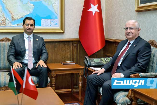 صدام حفتر يناقش مع وزير الدفاع التركي تعزيز التعاون العسكري
