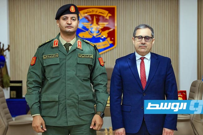 القائم بالأعمال الأميركي يبحث مع خالد حفتر توحيد المؤسسات العسكرية والأمنية