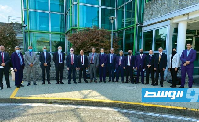 مؤسسة النفط و«إيني» تبحثان تطوير إنتاج الغاز من حقول بحرية