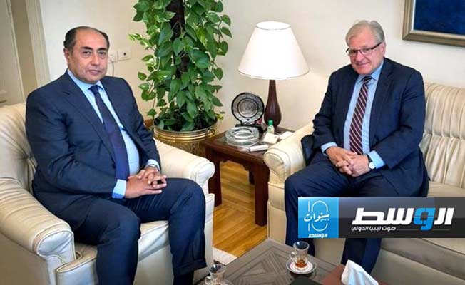 نولاند يطلع على جهود الجامعة العربية واتصالاتها مع الأطراف الليبية